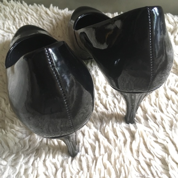 7.5 Tahari Patent Leather Black Pump High Heels - Picture 4 of 8